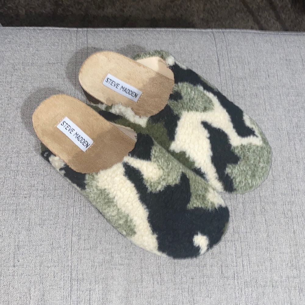 Steve Madden slip ons